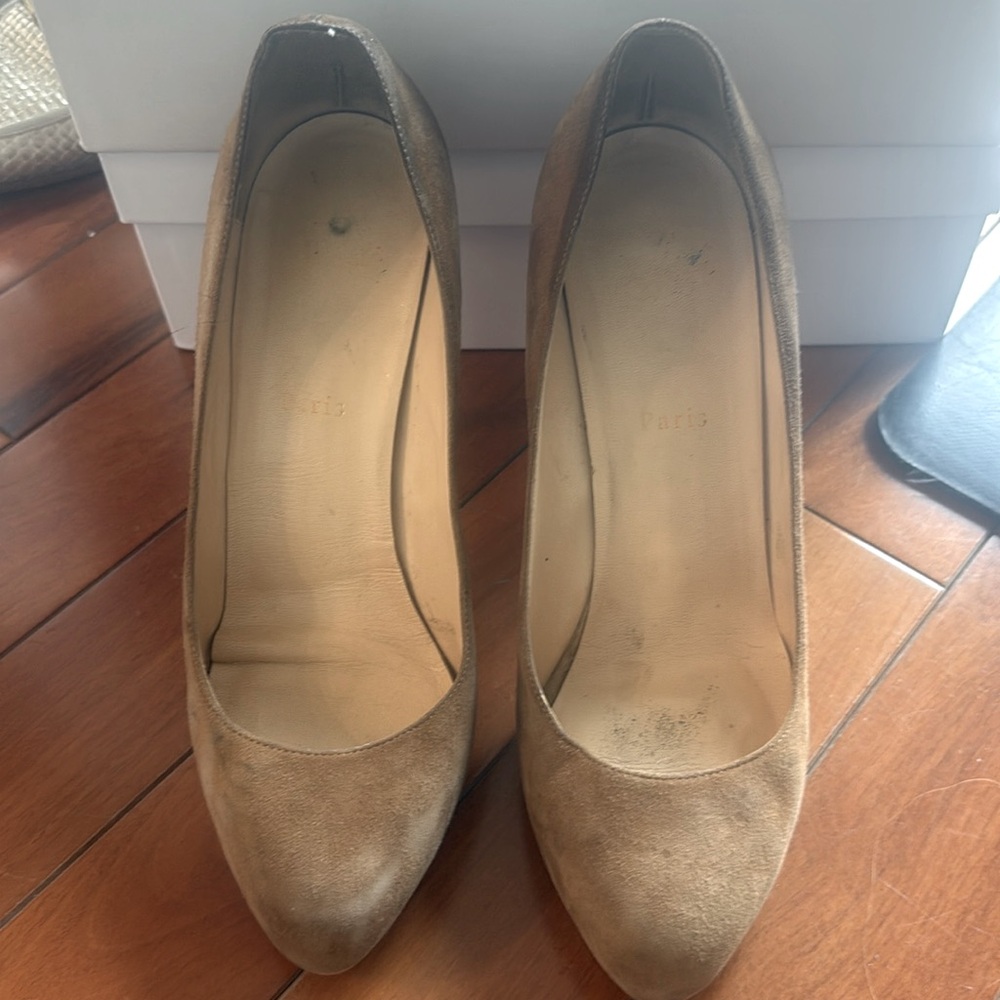 Christian Louboutin camel beige suede size 41 platform heel